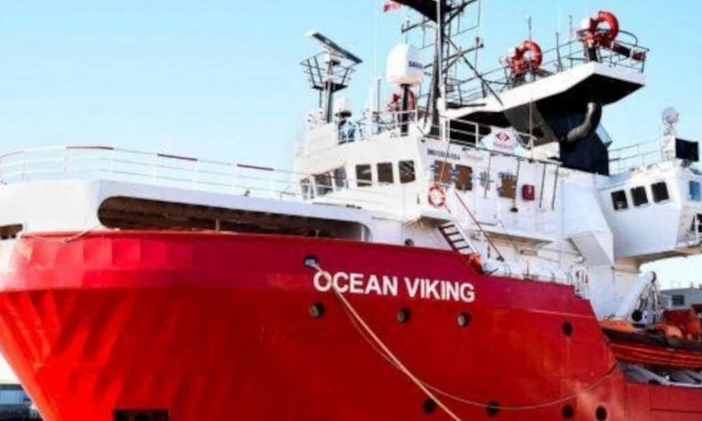 438 ανθρώπους διέσωσε το πλοίο Ocean Viking στη Μεσόγειο μέσα σε δύο μέρες